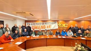 Delegados de la CIG se encierran en A Coruña para exigir negociar el convenio del transporte de autobús