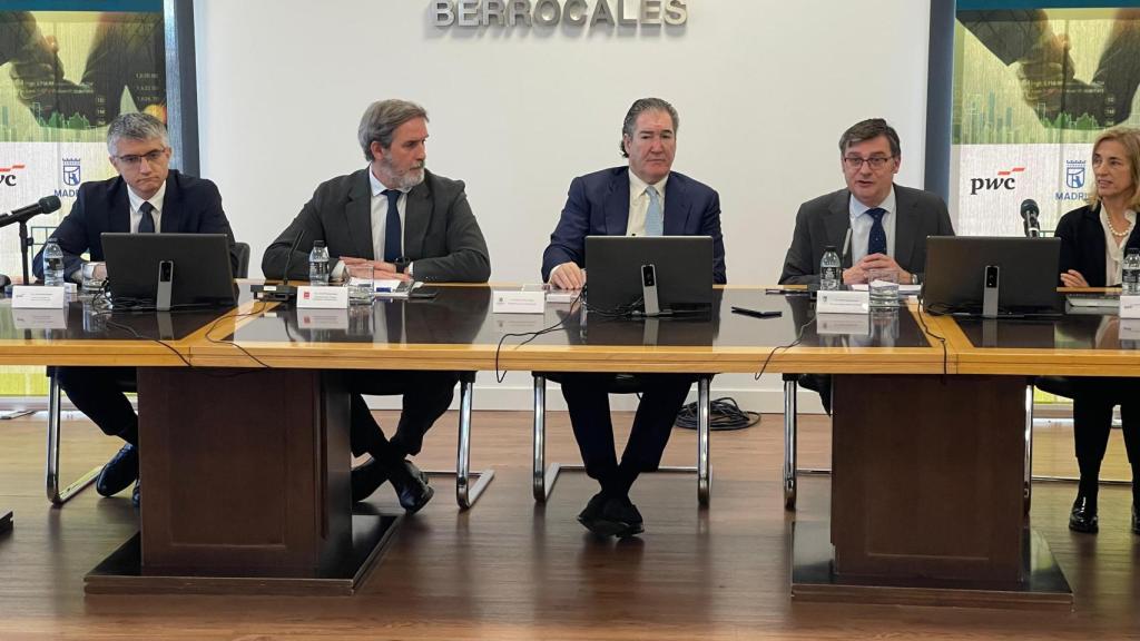 El delegado de Políticas de Vivienda, Álvaro González, en la presentación del informe ‘Impacto socioeconómico de Los Berrocales’