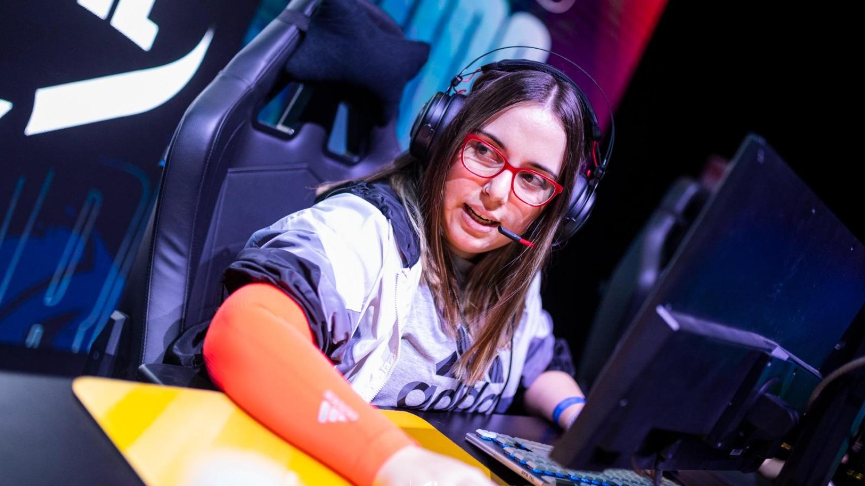Laia Miralles MissLaia, jugadora profesional de Counter-Strike 2 compitiendo en una Gamergy.