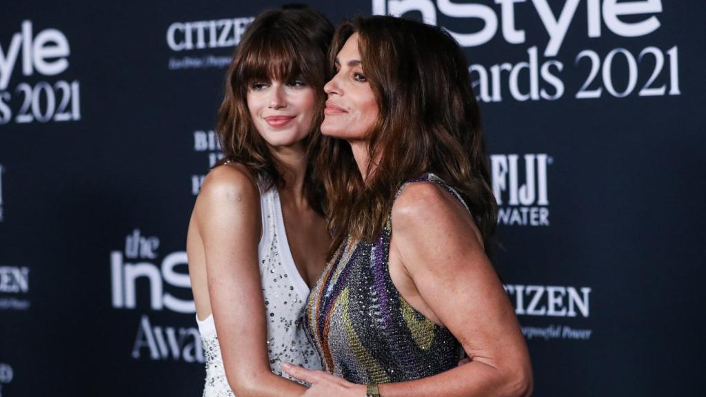 Cindy Crawford posa junto a su hija en un photocall.