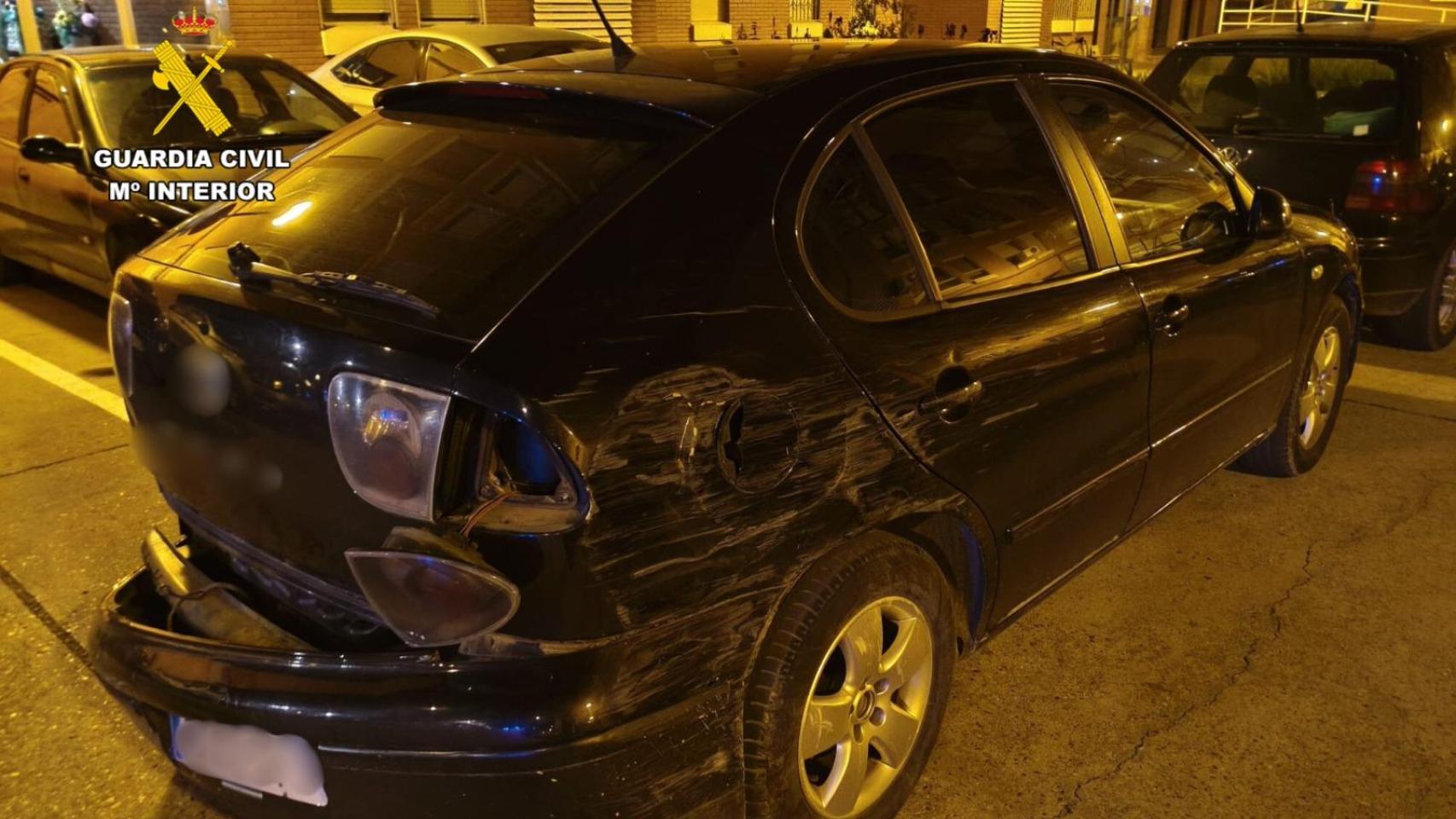 El coche del detenido tras la persecución.