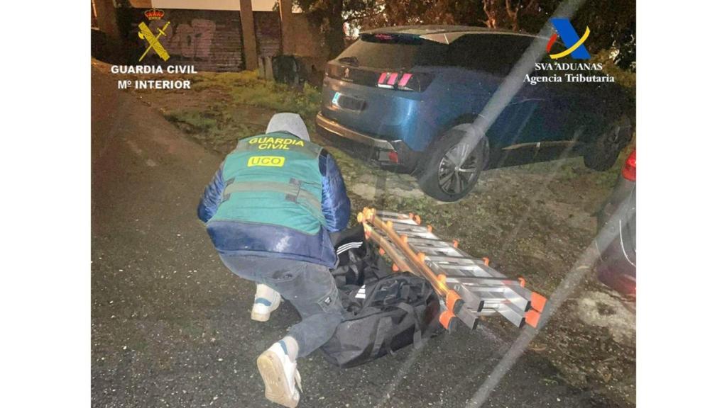 Tráfico de drogas en Vigo: Dos detenidos al intentar rescatar 80 kilos de cocaína ocultos en un contenedor