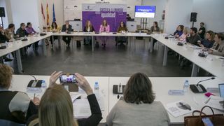 La consejera de Igualdad, Sara Simón, ha presidido la Mesa Técnica contra la Trata con Fines de Explotación Sexual, en la sede del Archivo Regional de Castilla-La Mancha.