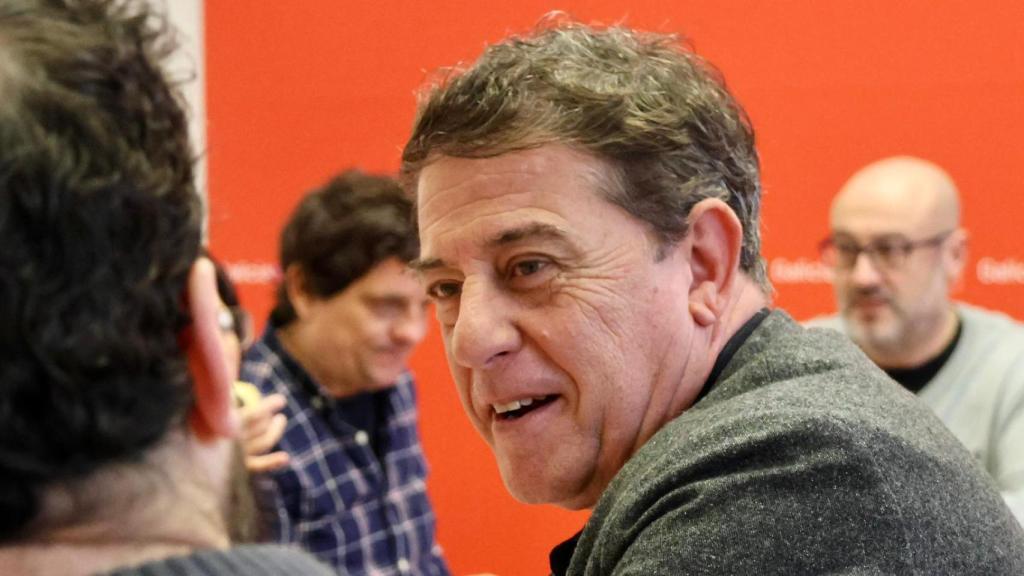 Besteiro acusa a Rueda de gobernar a base de titulares mientras crecen las listas de espera