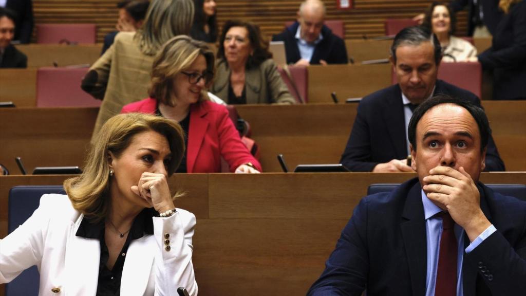 Juanfran Pérez Llorca y Susana Camarero, este miércoles en Les Corts. Rober Solsona / EP