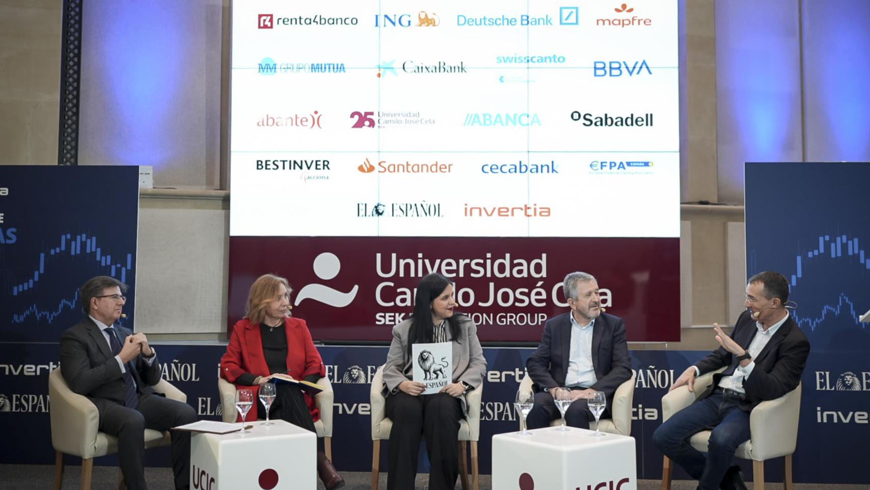 Mónica Melle, profesora titular de Economía Financiera de la Universidad Complutense de Madrid; Ignacio Pla, secretario general de la Asociación Nacional de Establecimientos Financieros de Crédito (ASNEF); Fernando Zunzunegui, coordinador de Regulación de EFPA España; Arturo  Mac Dowell González, presidente de la Asociación Española de Fintech e Insurtech (AEFI)