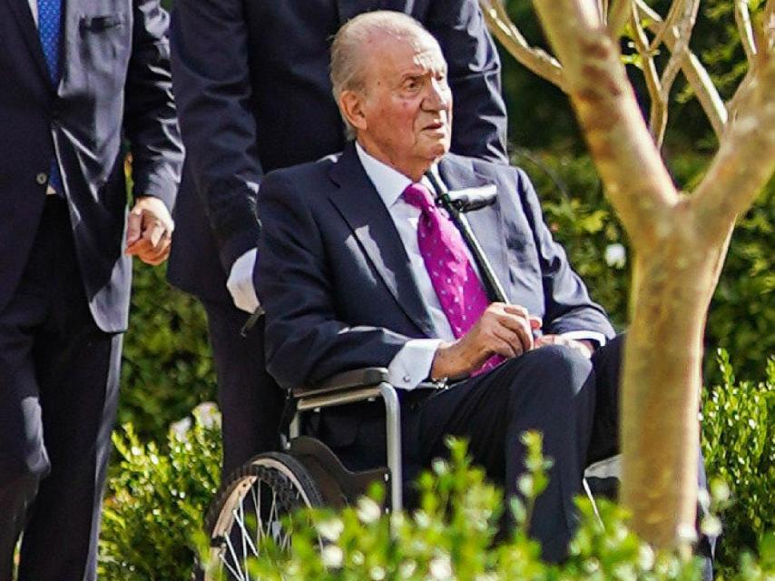 Juan Carlos I, en silla de ruedas, en una fotografía tomada hace un tiempo.