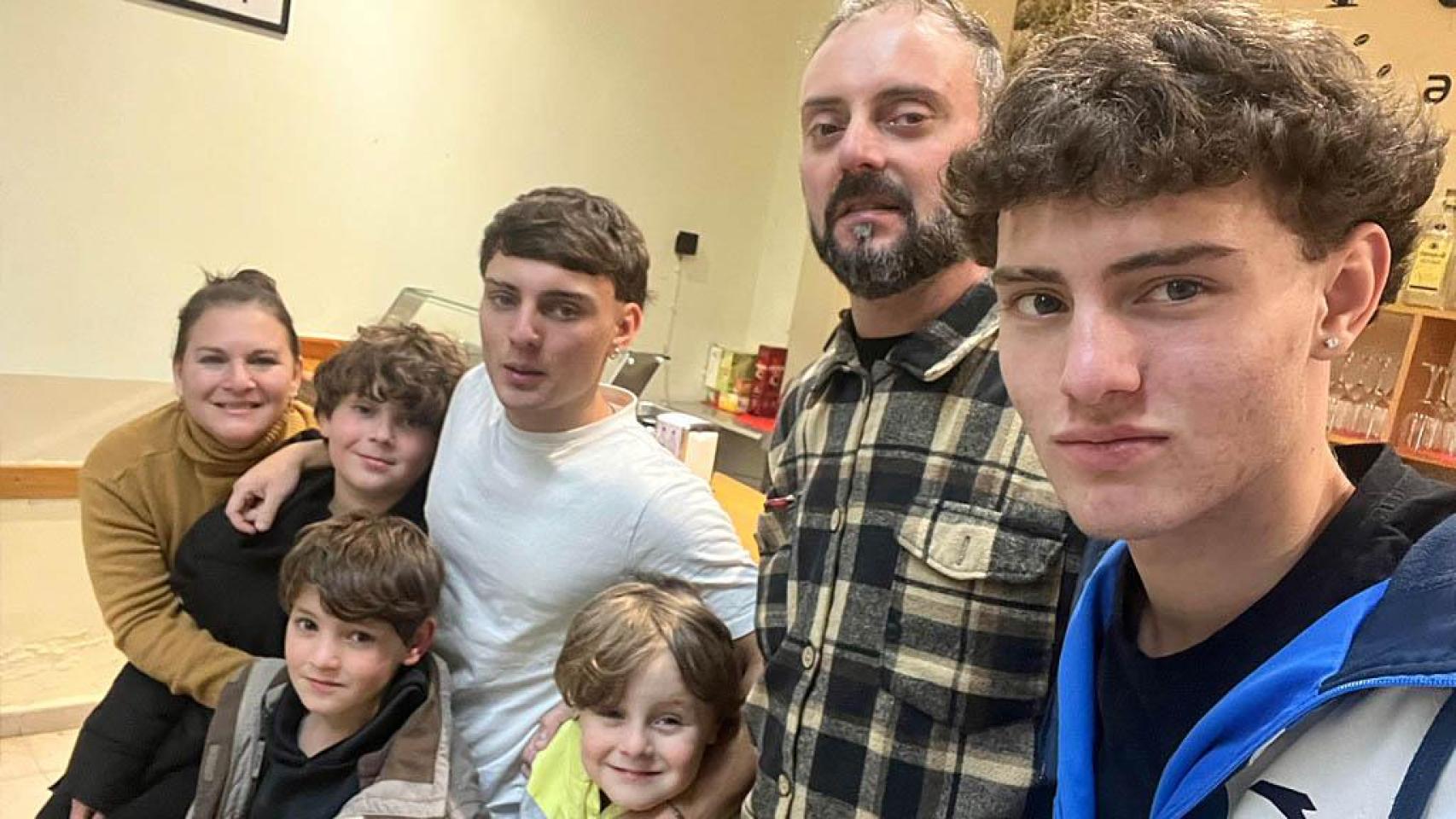 Imagen de la familia argentina que ha llegado a Rueda.