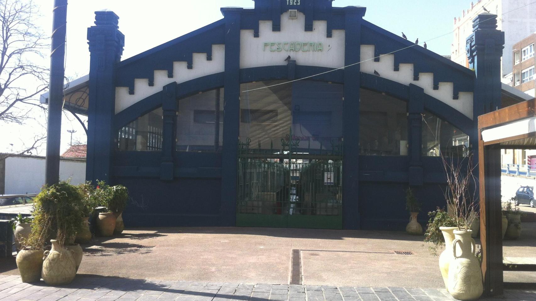 Los operadores de la nave de la pescadería serán trasladados de forma provisional a la nave principal de carne y productos variados del Mercado de la Magdalena