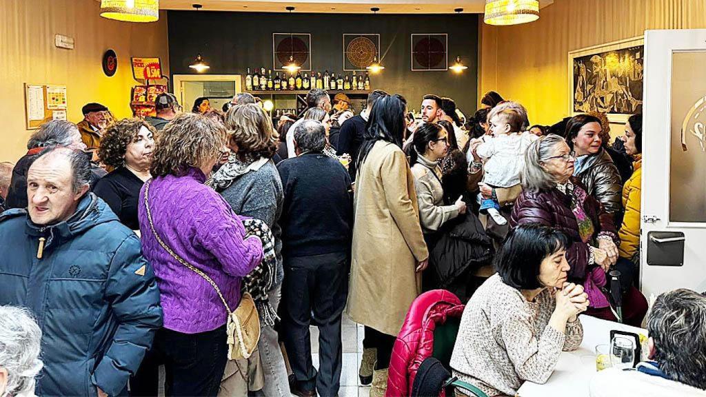 Imagen de la apertura del Bar de Jubilados de Rueda.
