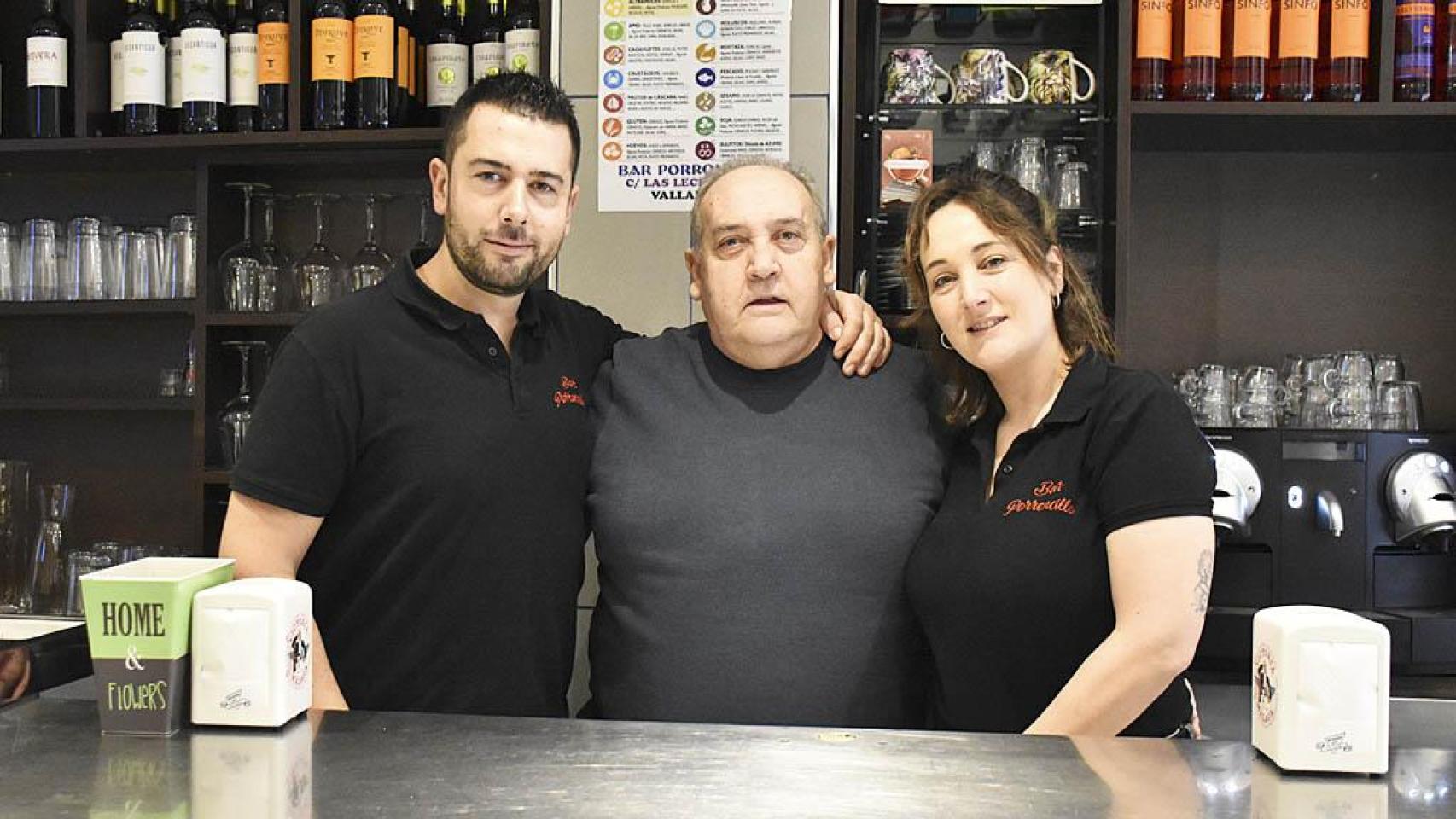 Carlos, junto a Félix y Lorena de izquierda a derecha en la entrevista con EL ESPAÑOL de Castilla y León.