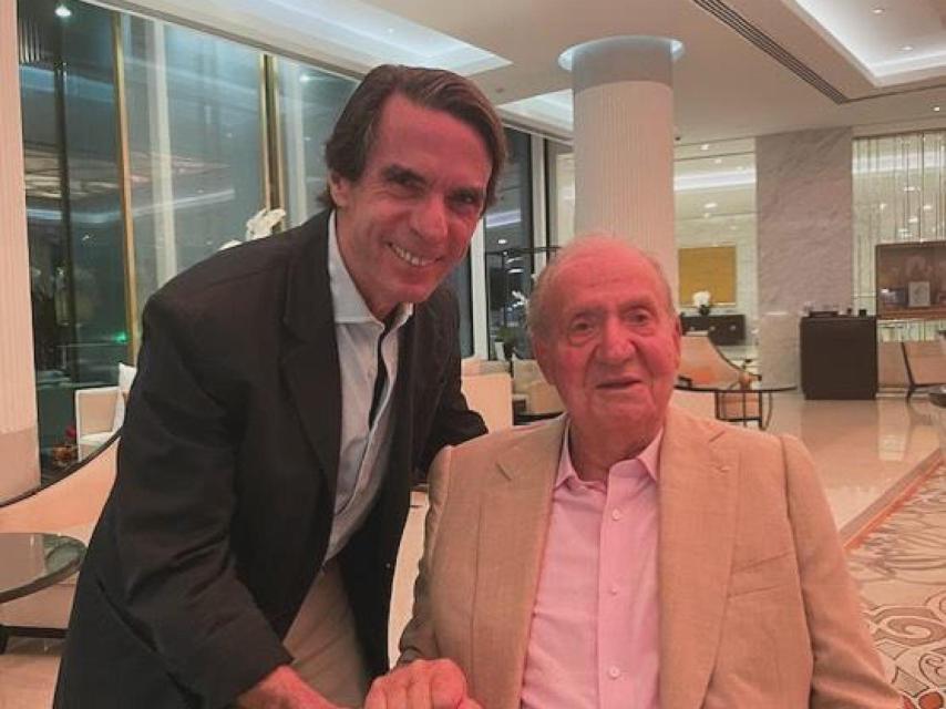 José María Aznar y Juan Carlos I, en una imagen tomada hace unos días en Abu Dabi.