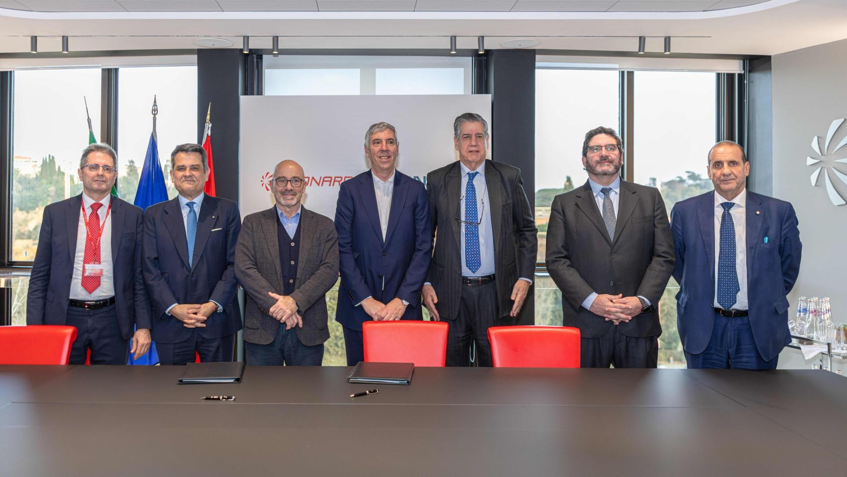 Firma del acuerdo entre Indra y Leonardo