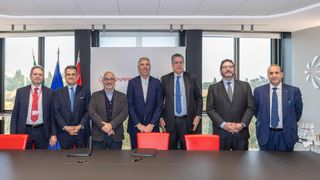 Firma del acuerdo entre Indra y Leonardo