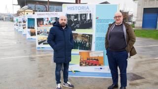 Exposición Historia do Eixo Atlántico, una muestra al aire libre instalada en la dársena de la Marina