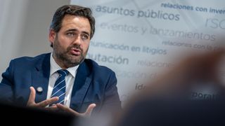 Paco Núñez durante la celebración del coloquio.
