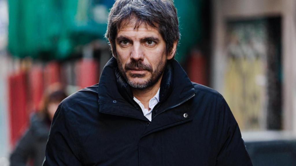 El ministro de Cultura, Ernest Urtasun, caminando por Madrid.