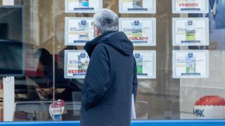 Una oficina de empresa inmobiliaria.