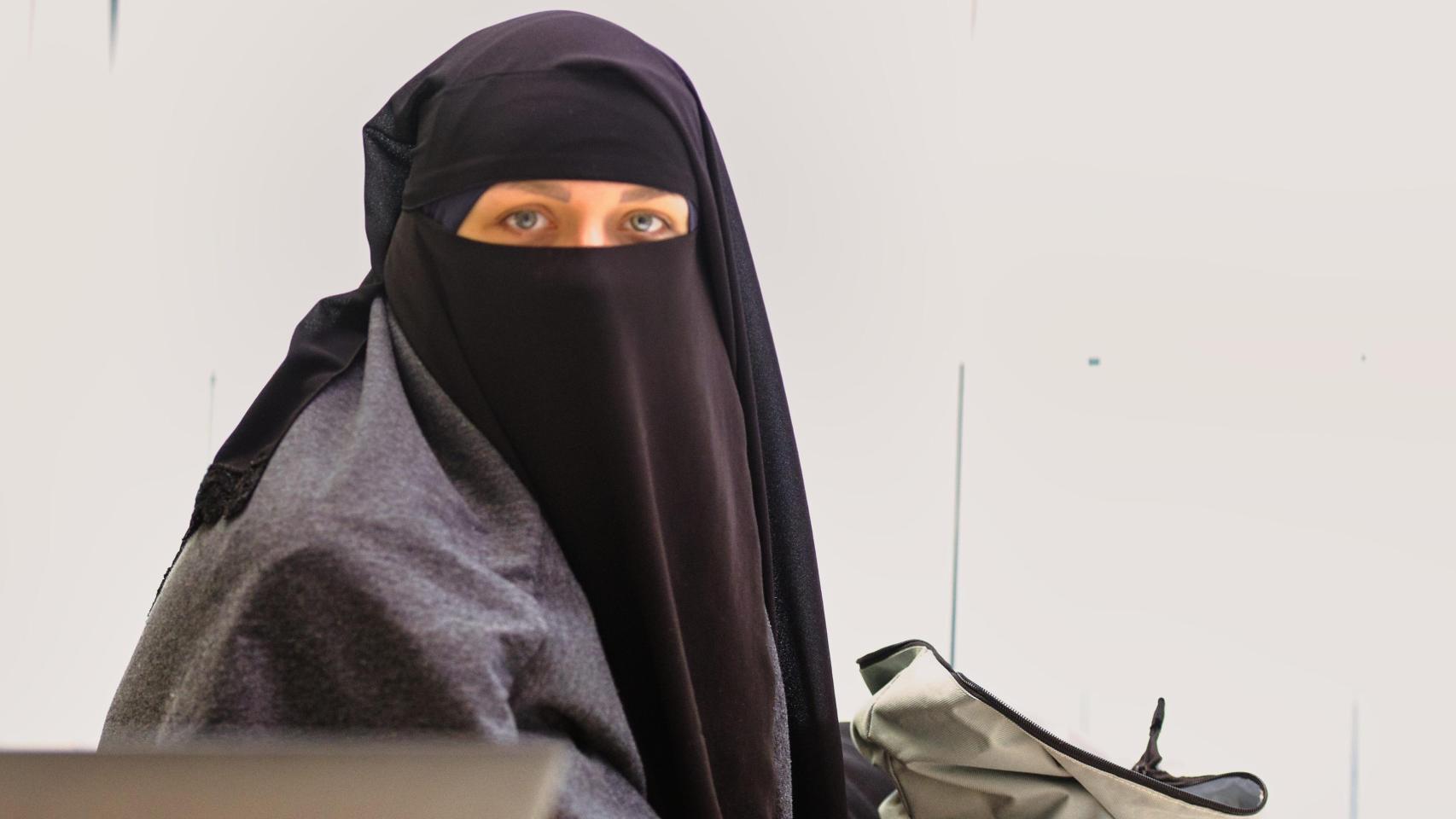 Una mujer con burka.