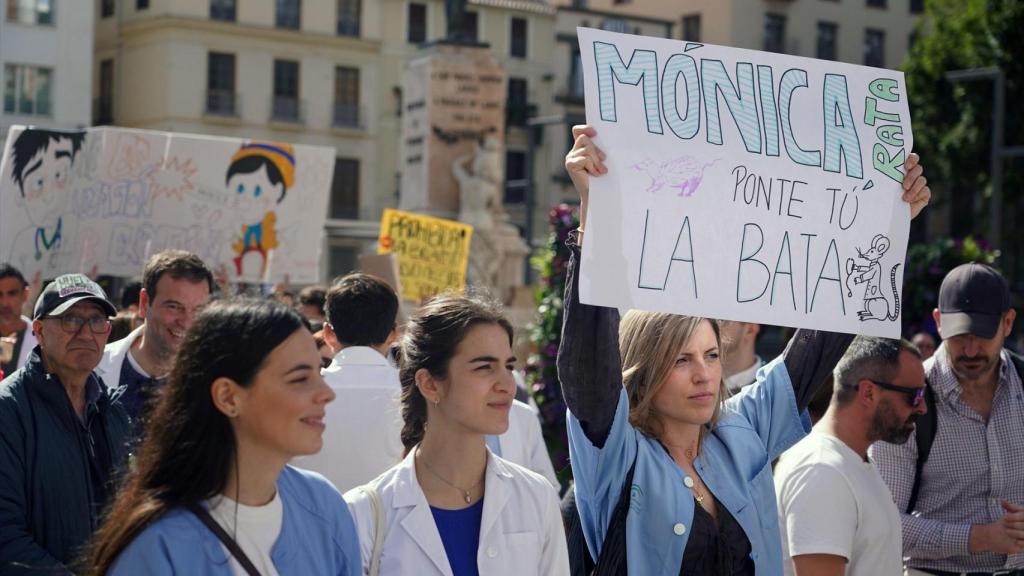 Manifestación convocada por el Sindicato Médico Andaluz con motivo de la tercera jornada consecutiva de huelga contra el Estatuto Marco