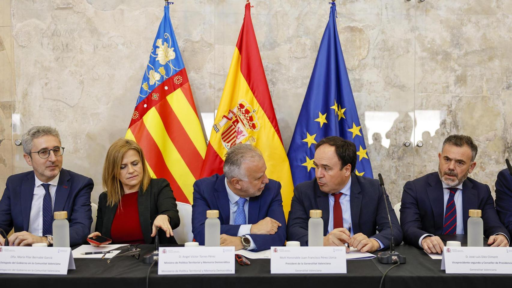 Ángel Víctor Torres y Juanfran Pérez Llorca en la constitución de la comisión mixta de la dana. Ana Escobar / EFE
