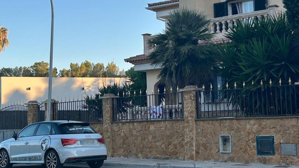 La vivienda por la que pelea José, con evidentes signos de ocupación.