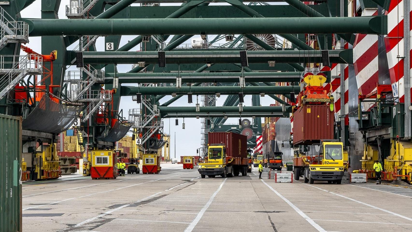 Contenedores en el Puerto de Valencia. EP