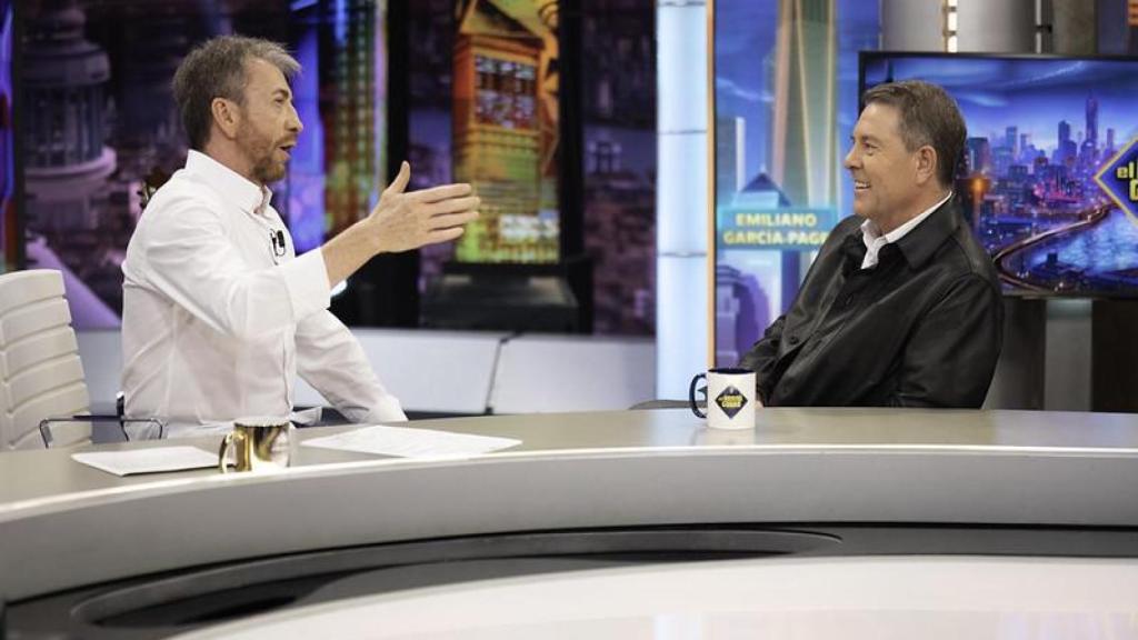 Pablo Motos y Emiliano García-Page durante la entrevista en 'El Hormiguero'.