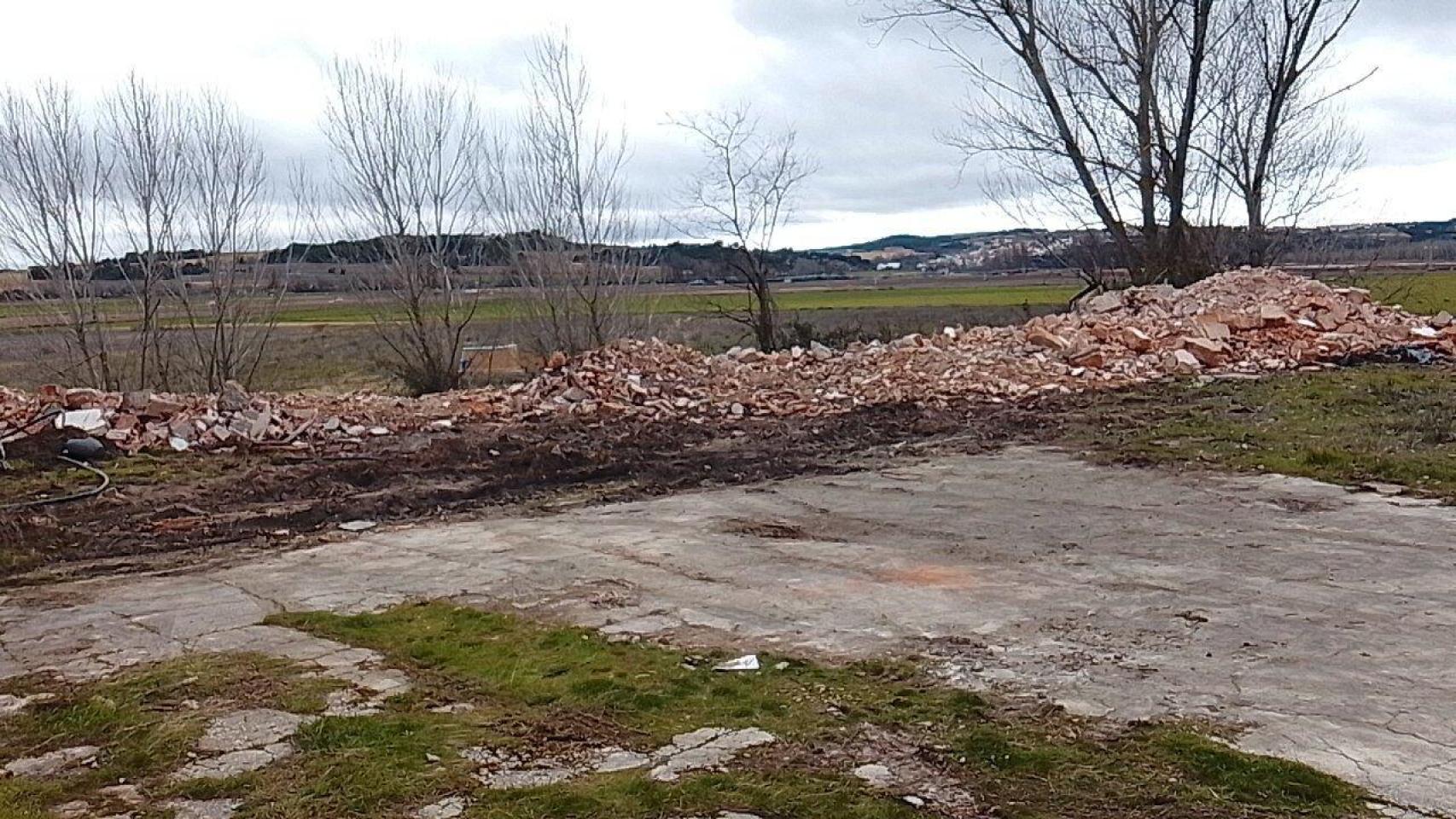 El antiguo hangar y el depósito de Castronuño, ambos complementarios a la infraestructura principal.