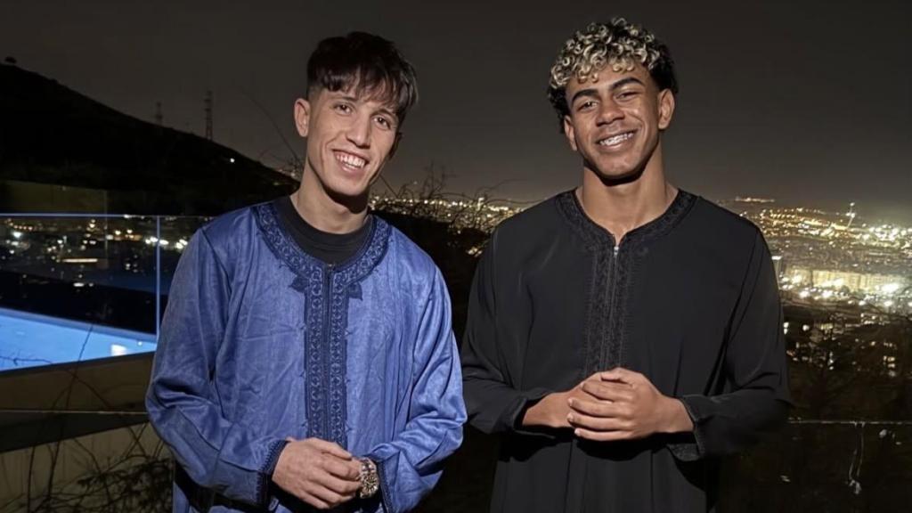 Lamine Yamal, junto a su amigo Souhaib, en el inicio del Ramadán