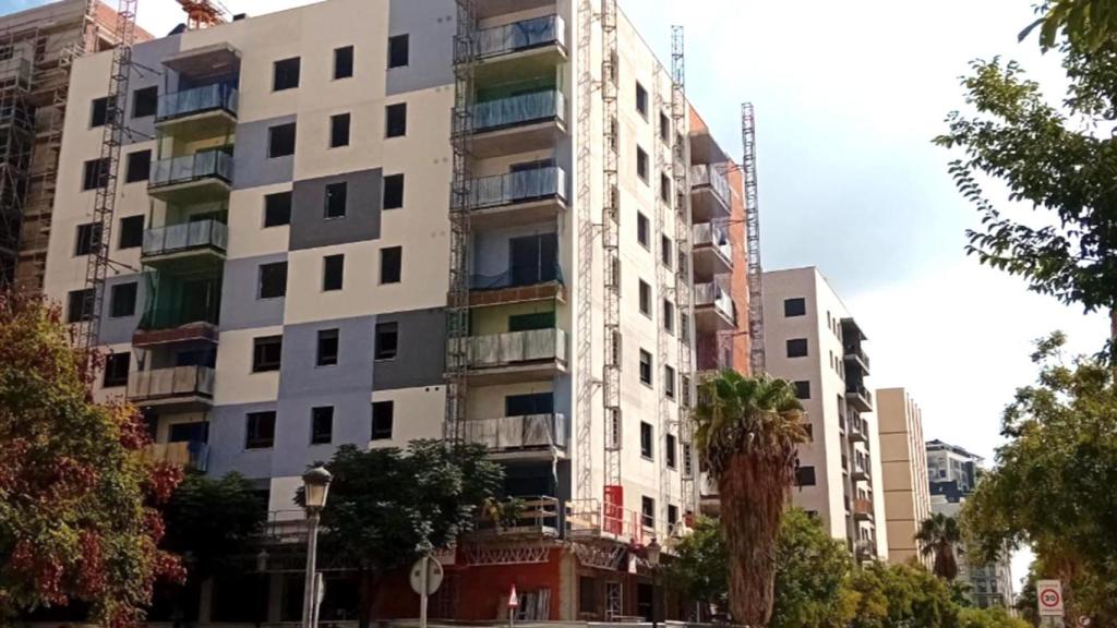 El edificio ubicado en la avenida Pianista José Roca Coll. EE