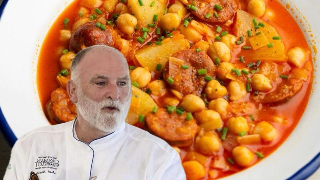 José Andrés junto a un plato de garbanzos.