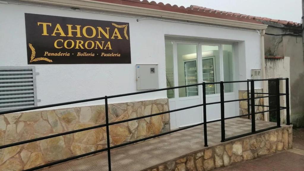 Exterior de la panadería de Alberto en Saélices.