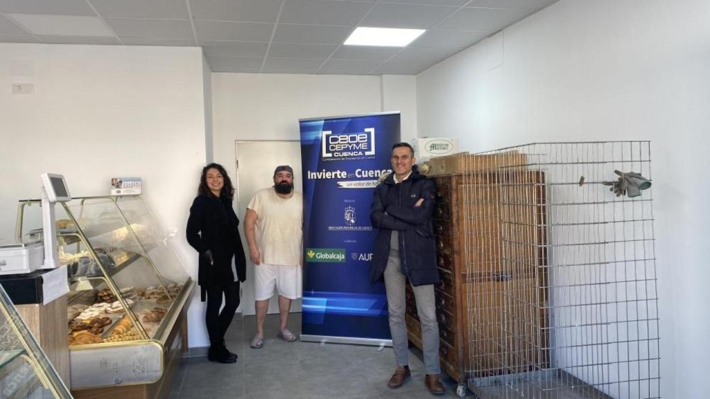 Alberto junto a vario representantes de la Confederación de Empresarios de Cuenca.