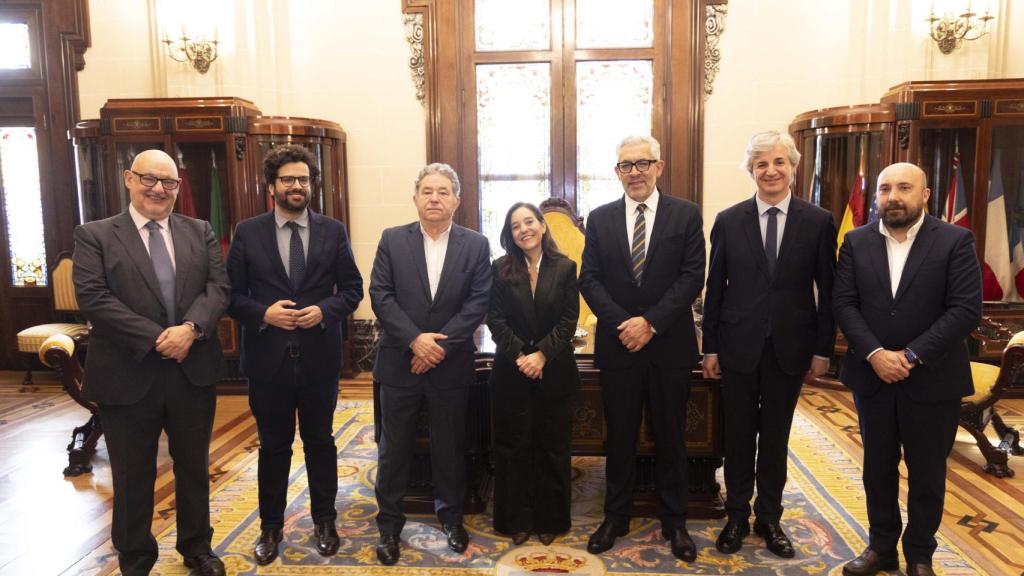 Representantes del Eixo Atlántico durante la XXXIV Asamblea en María Pita