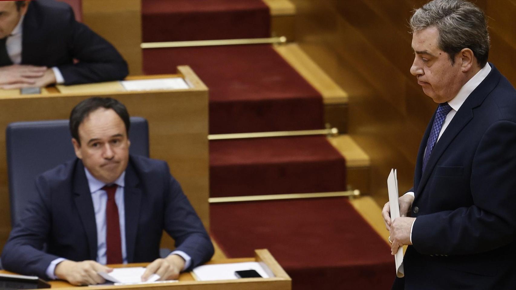 Juanfran Pérez Llorca y José María Llanos (Vox), en Les Corts. Rober Solsona / EP