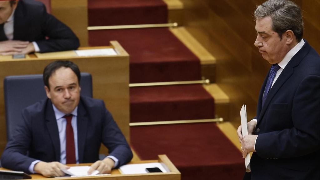 Juanfran Pérez Llorca y José María Llanos (Vox), en Les Corts. Rober Solsona / EP