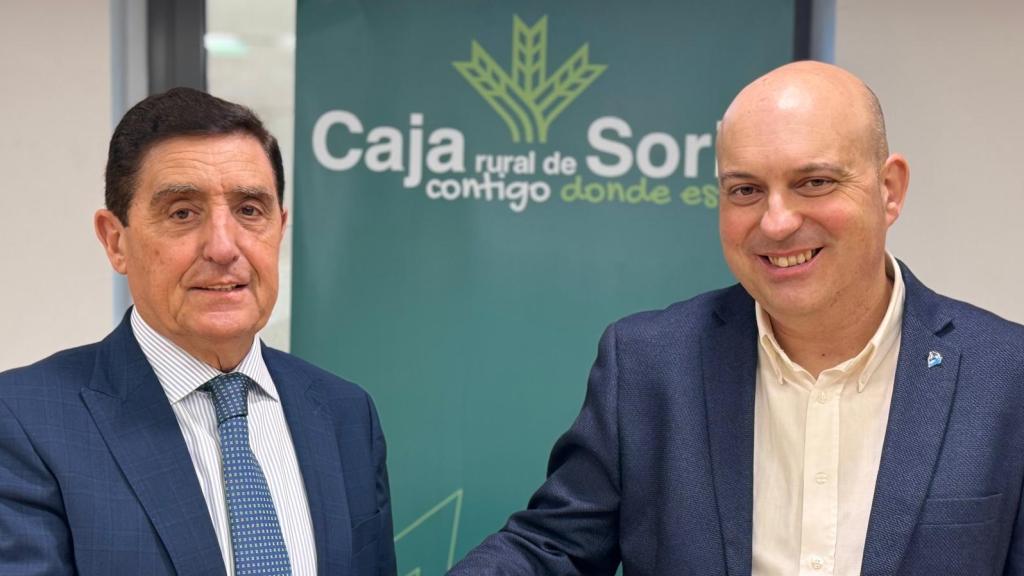 Firma del acuerdo de colaboración entre ambas entidades.
