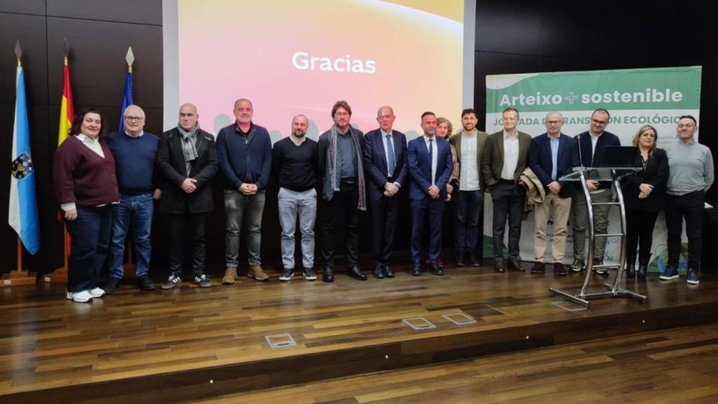 Foto de familia al final de la jornada en el Centro Tecnológico de Arteixo.