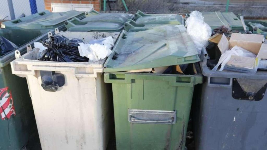 Contenedores de basura.