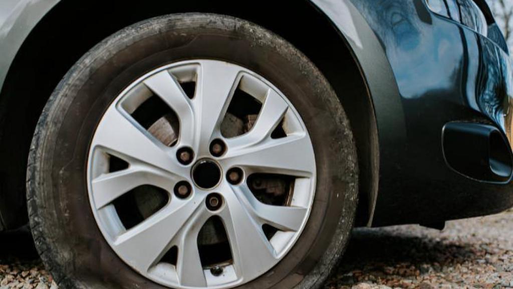 Imagen de una rueda pinchada.