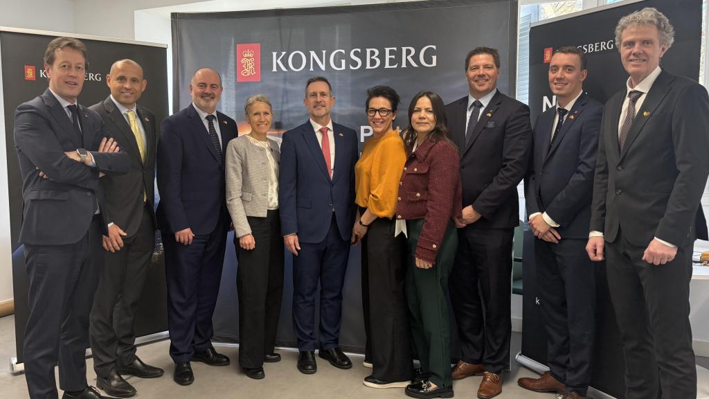 Celebración acuerdo entre Kongsberg y Mades