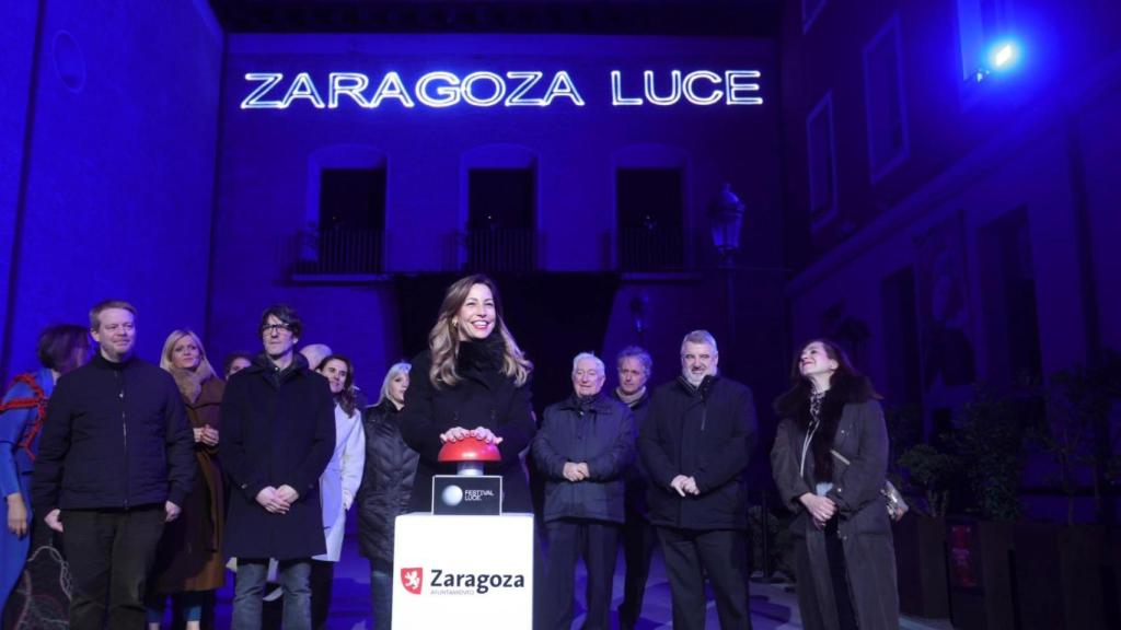 La alcaldesa inaugura el Zaragoza Luce.