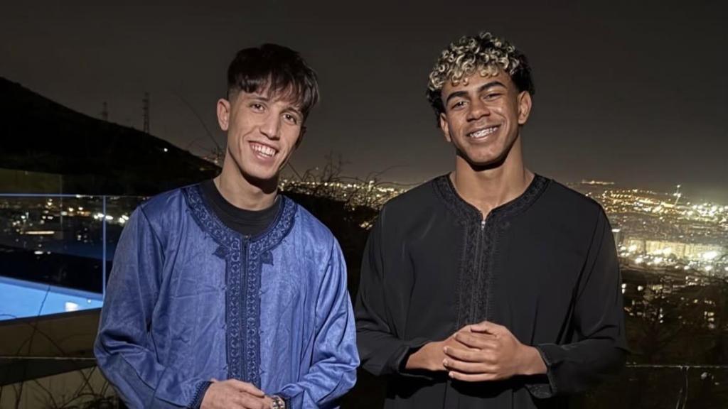 Lamine Yamal, junto a su amigo Souhaib dando inicio al Ramadán de 2026