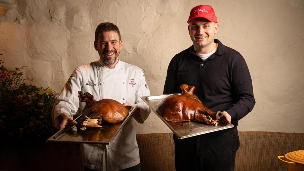 Javi Estévez de La Tasquería y José Gómez de Joselito, unidos por el cerdo ibérico.