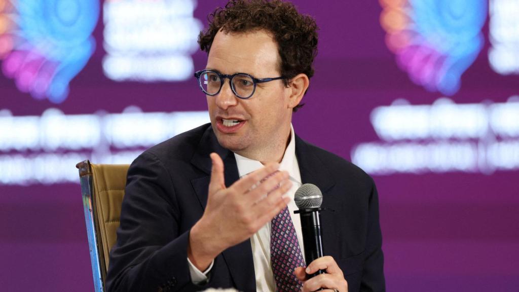 Dario Amodei, CEO de Anthropic, durante la Cumbre de Impacto de la IA en India