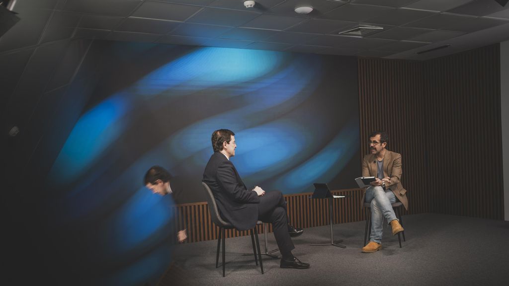 Alfonso Fernández Mañueco, entrevistado por Alberto D. Prieto, subdirector de EL ESPAÑOL.
