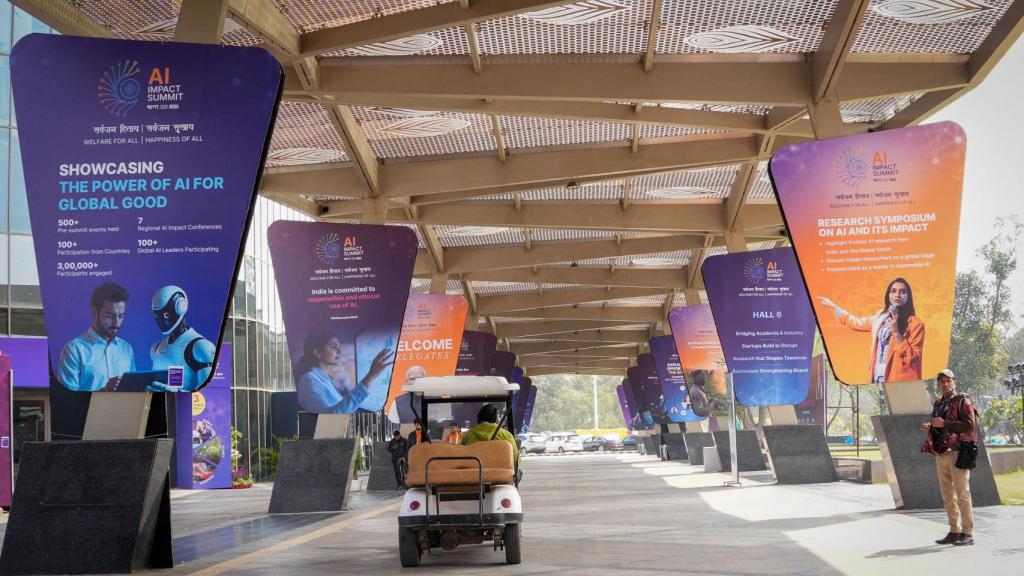 Pasillos del AI Impact Summit vacíos