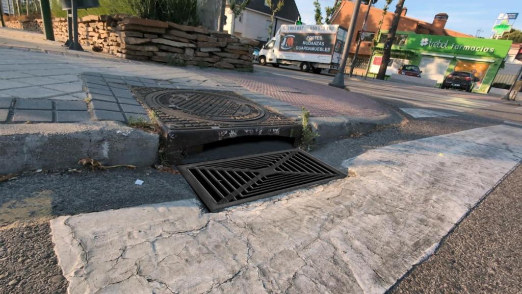 Concepto de la alcantarilla WAG instalada en una calle de Madrid.