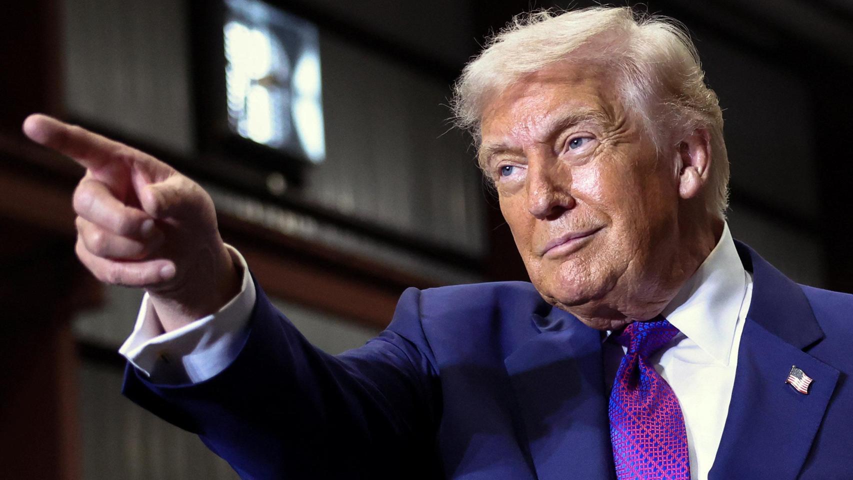 Donald Trump este jueves visitando una fábrica de acero en Georgia.